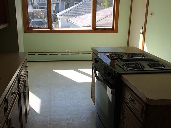 Kitchen eating area