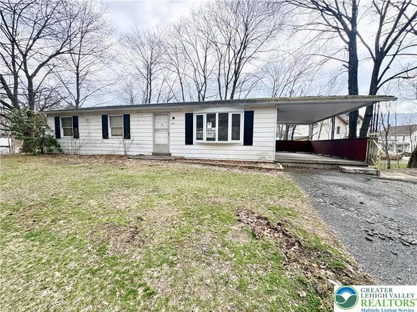 211 Fireline Rd, Palmerton, PA 18071