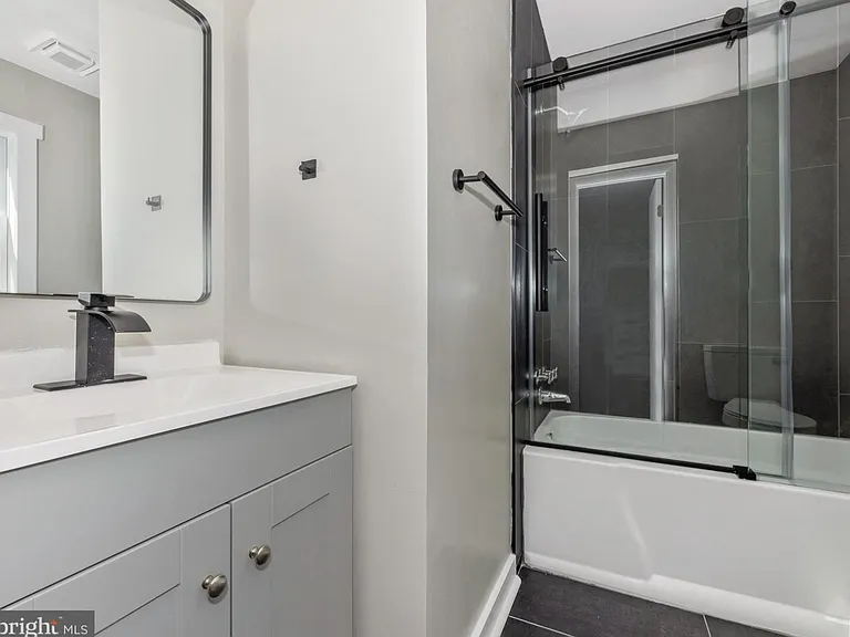 37 W I St — Photo 3