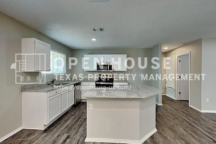 704 Flamingo Dr — Photo 6