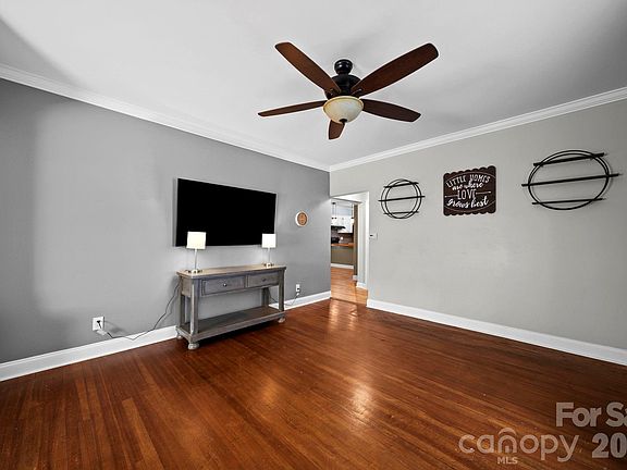 5th image of 408 Woodlawn Ave