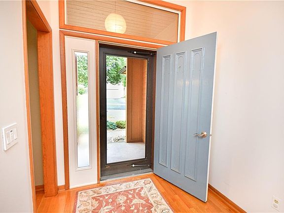 4th image of 6 Melnotte Ln