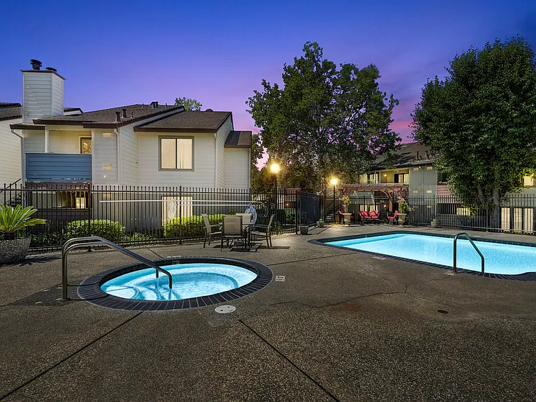 Heritage Oaks — Photo 13