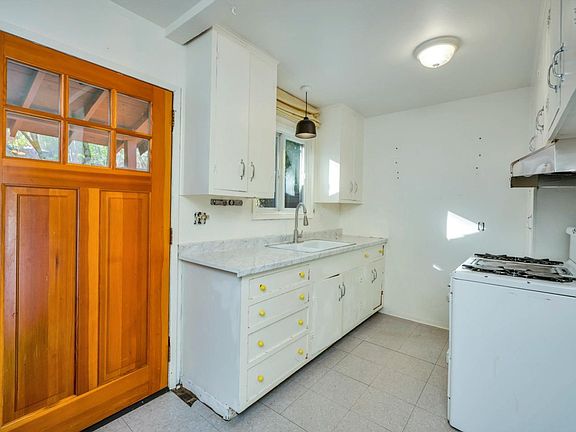 3rd image of 4285 Lakeside Drive
