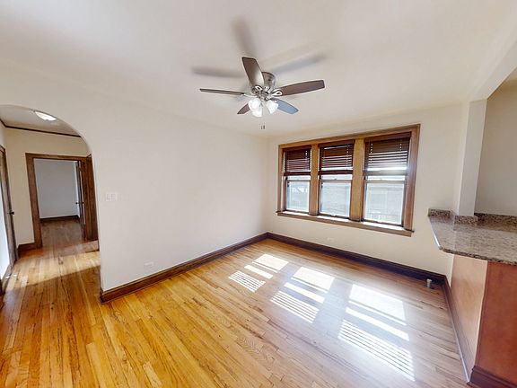 4th image of 3211 W Belle Plaine Ave #3217-2A