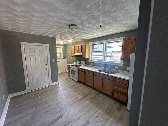 2nd image of 1136 21st St