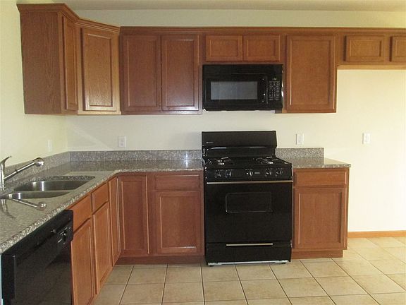 2nd image of 2908 Emerald Dr