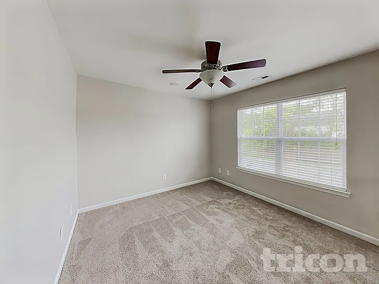 1413 Eastway Dr — Photo 17