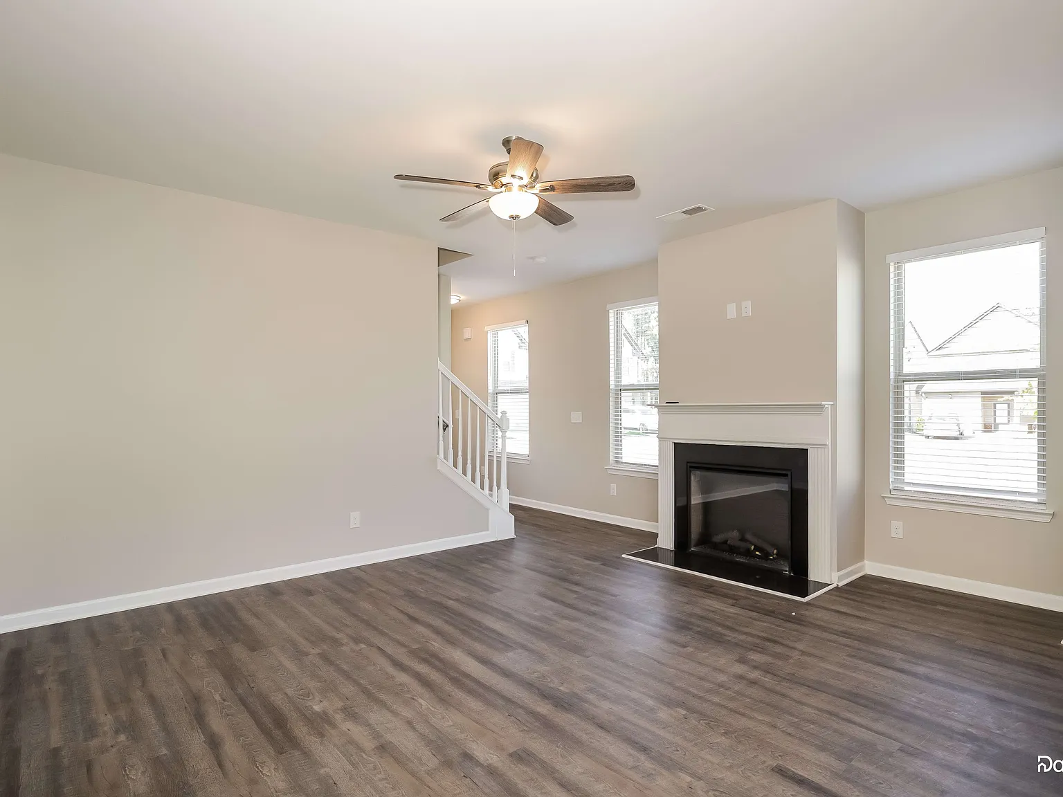 4 bed, 3.0 bath, 1924 sqft, $2,065 — Photo 4