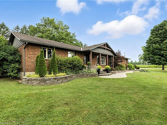 2nd image of 404996 Beaconsfield Rd