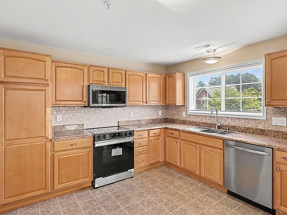5th image of 28469 Carlton Way Dr