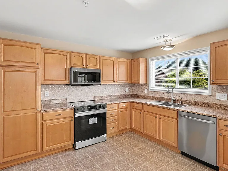 28469 Carlton Way Dr — Photo 5