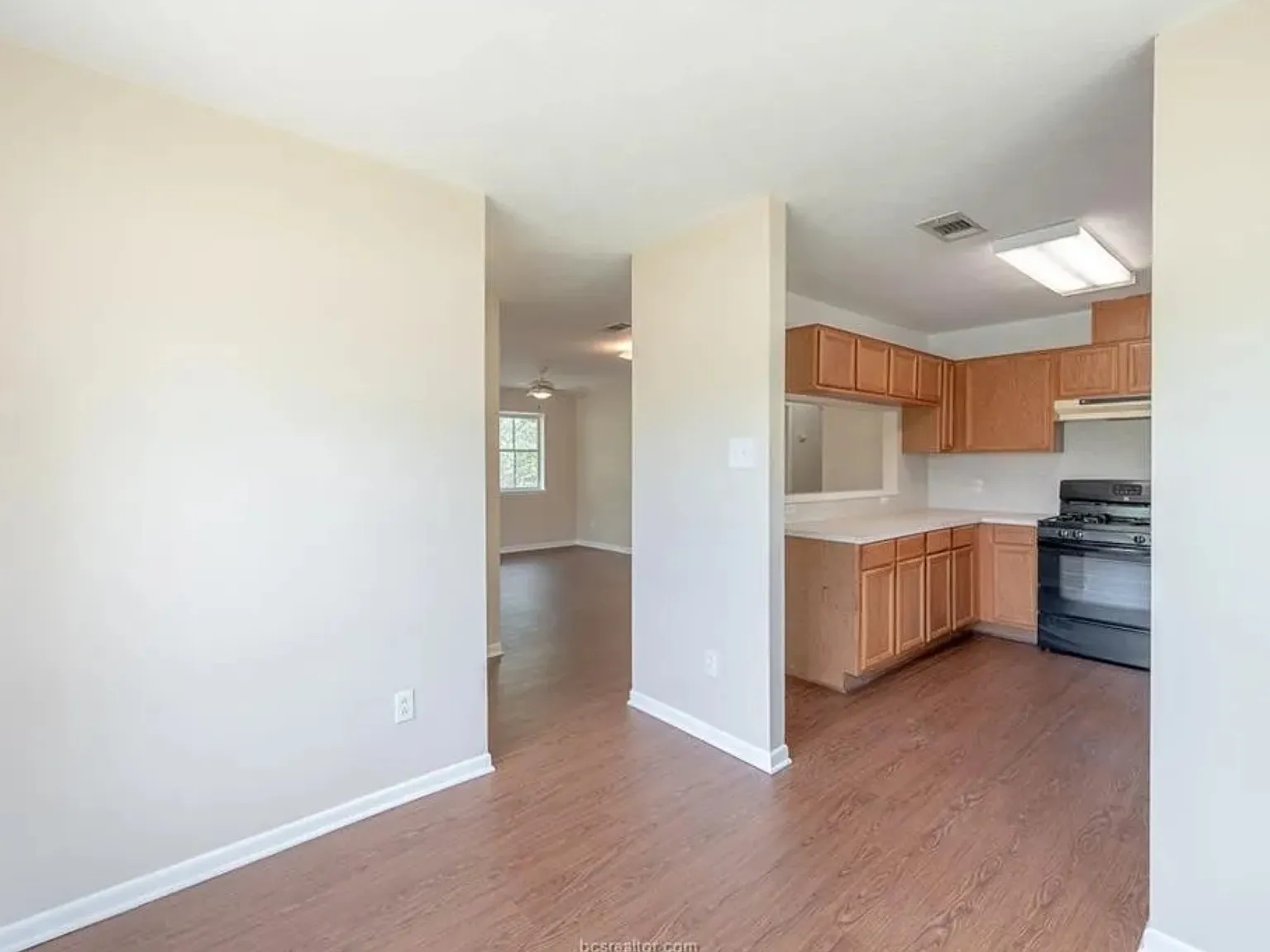 421 Edward St — Photo 2