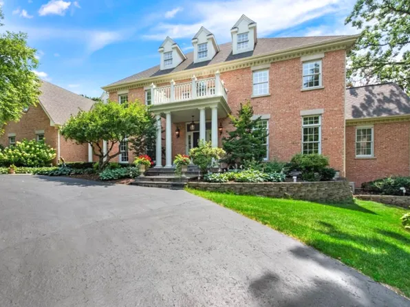 6418 Carrie Ct, Crystal Lake, IL 60014