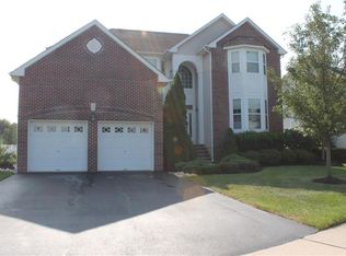 29 Carnation Rd, Monroe Township, NJ 08831