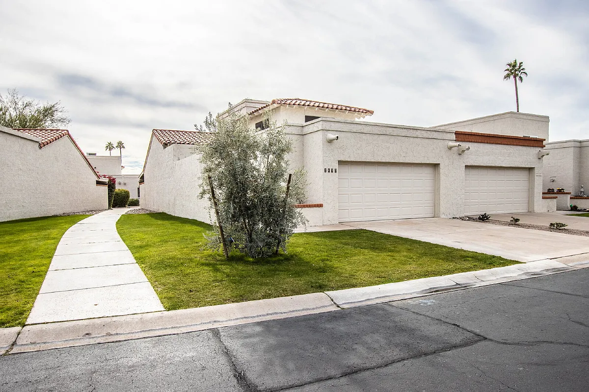 Building Photo - 7633 E Sandalwood Dr