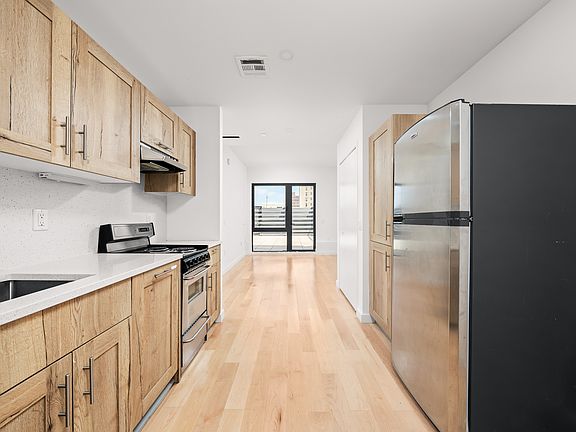 5th image of 63 W 104th St APT 702