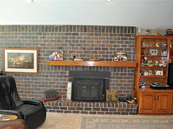 4th image of 3810 E Hills Dr