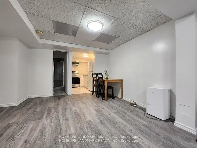 1500 Sandhurst Cir #24 — Photo 7