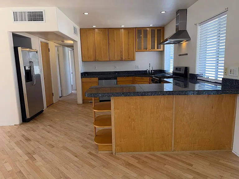 1412 E Colter St — Photo 4