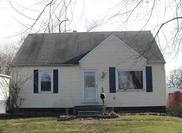 2220 Shawnee Ave photo 1