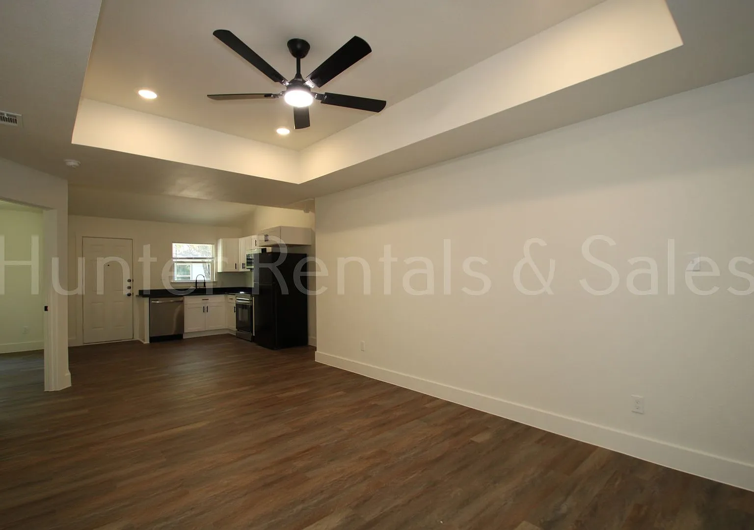 Newly Renovated 2-Bedroom Duplex — Photo 4