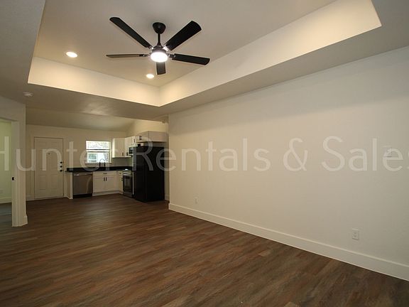 4th image of 1811 Elkins Ave