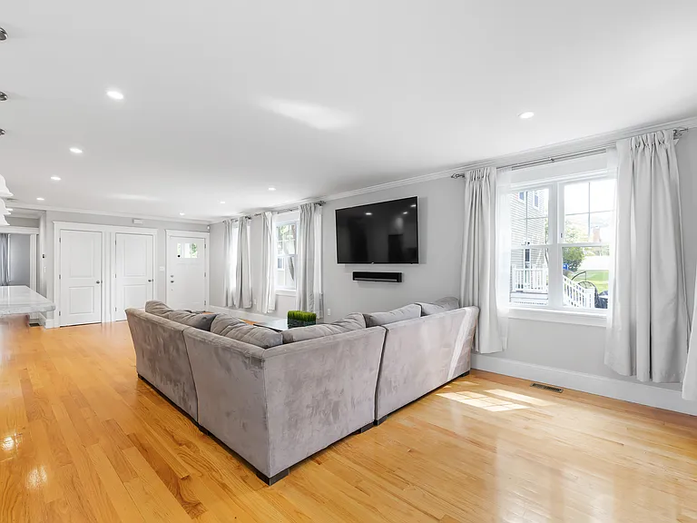 37 Sassamon Ave — Photo 4