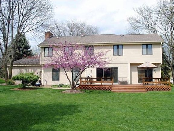 Large Deck in Back Yard