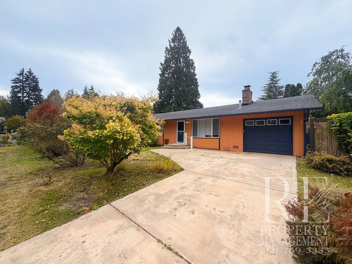 Single-Story Home with Fireplace, Garage, Fenced Backyard & Lawn Sprinkler System — Photo 2