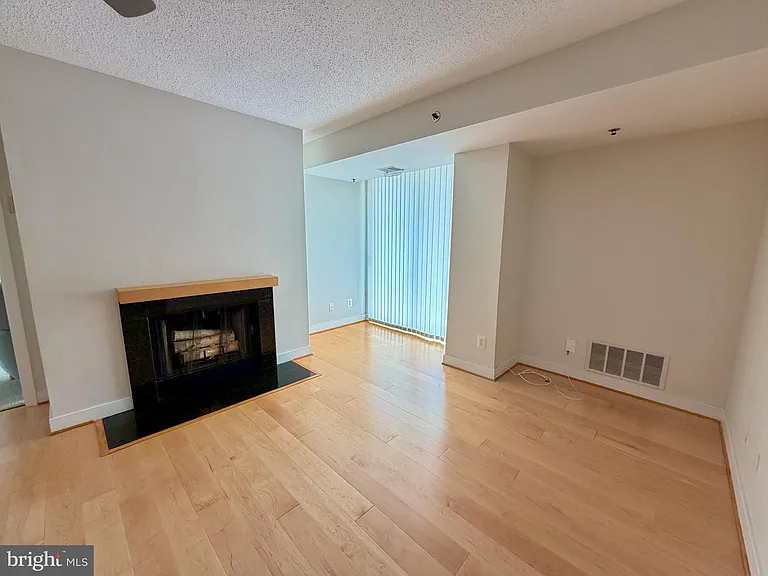 7500 Woodmont Ave #S1019 — Photo 4