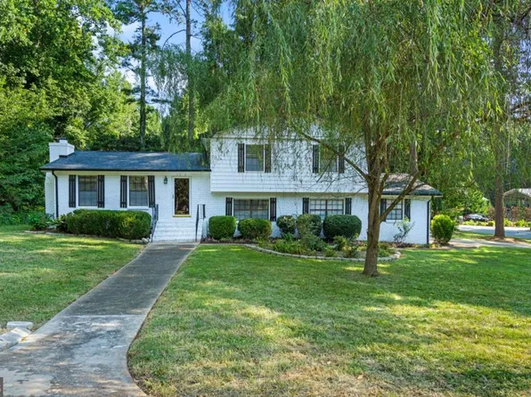 1236 Country Pine Dr, Ellenwood, GA 30294