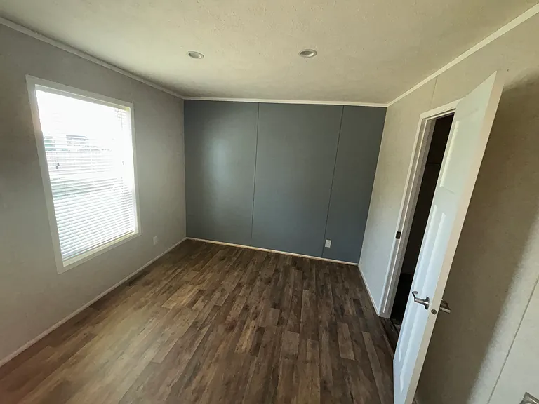 30 SW Rex St — Photo 5