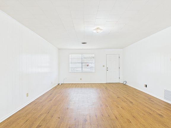 3rd image of 126 Northwest Dr APT 23