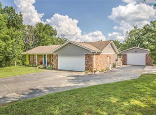 21044 W Deer Ridge Dr, Warrenton, MO 63383