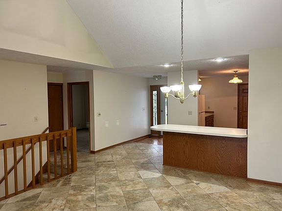 5th image of 3273 Port Dr