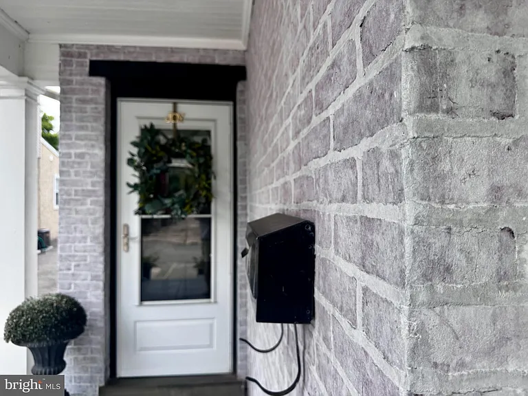 24 Thomas Ave — Photo 6