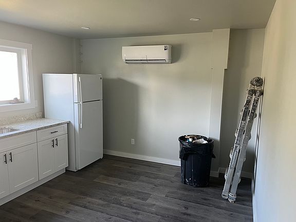 3rd image of 2704 Pacific Ave #A