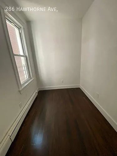286 Hawthorne Ave Photo 1