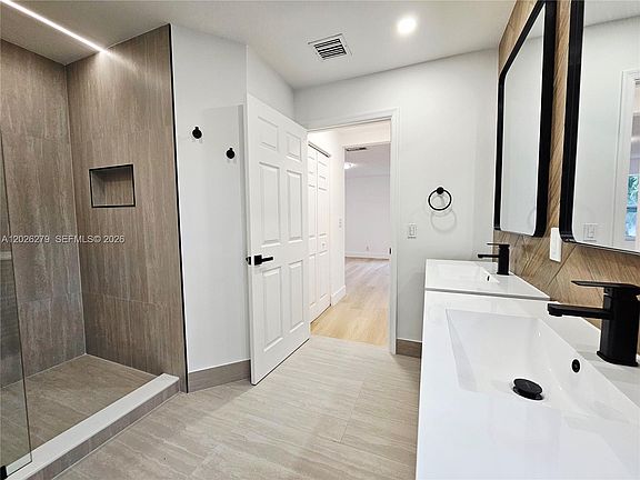 4th image of 17390 SW 21st St