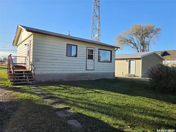 116 First Street E, Pelly, SK S0A 2Z0