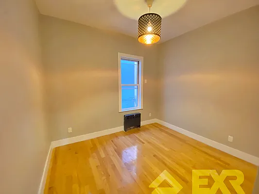 Rented by EXR | media 9