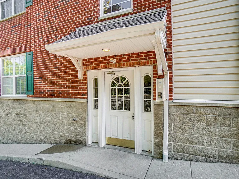 2700 University Ct. — Photo 9