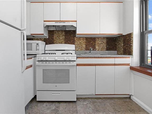 4th image of 8909 Bay 16th St #3A