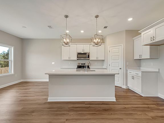 4th image of 1336 Hornbeam Dr