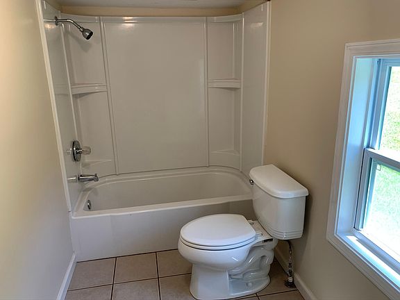 Back bedroom bathroom