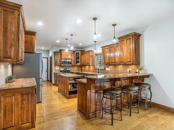 2nd image of 8009 S Red Hill Cir