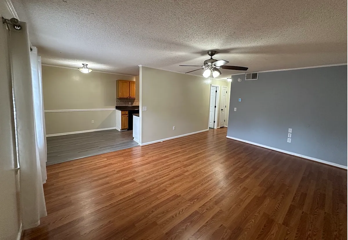 Building Photo - 109 Elmwood Ave #C