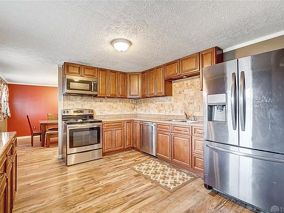 3rd image of 141 Weinland St