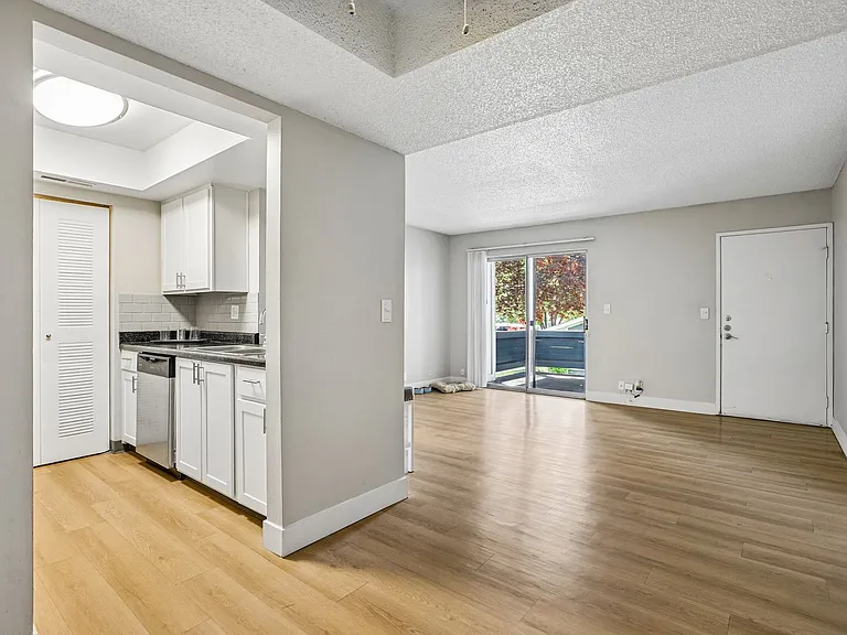 Brighton Place Apartments — Photo 61